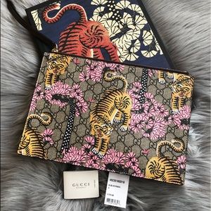 gucci tiger clutch